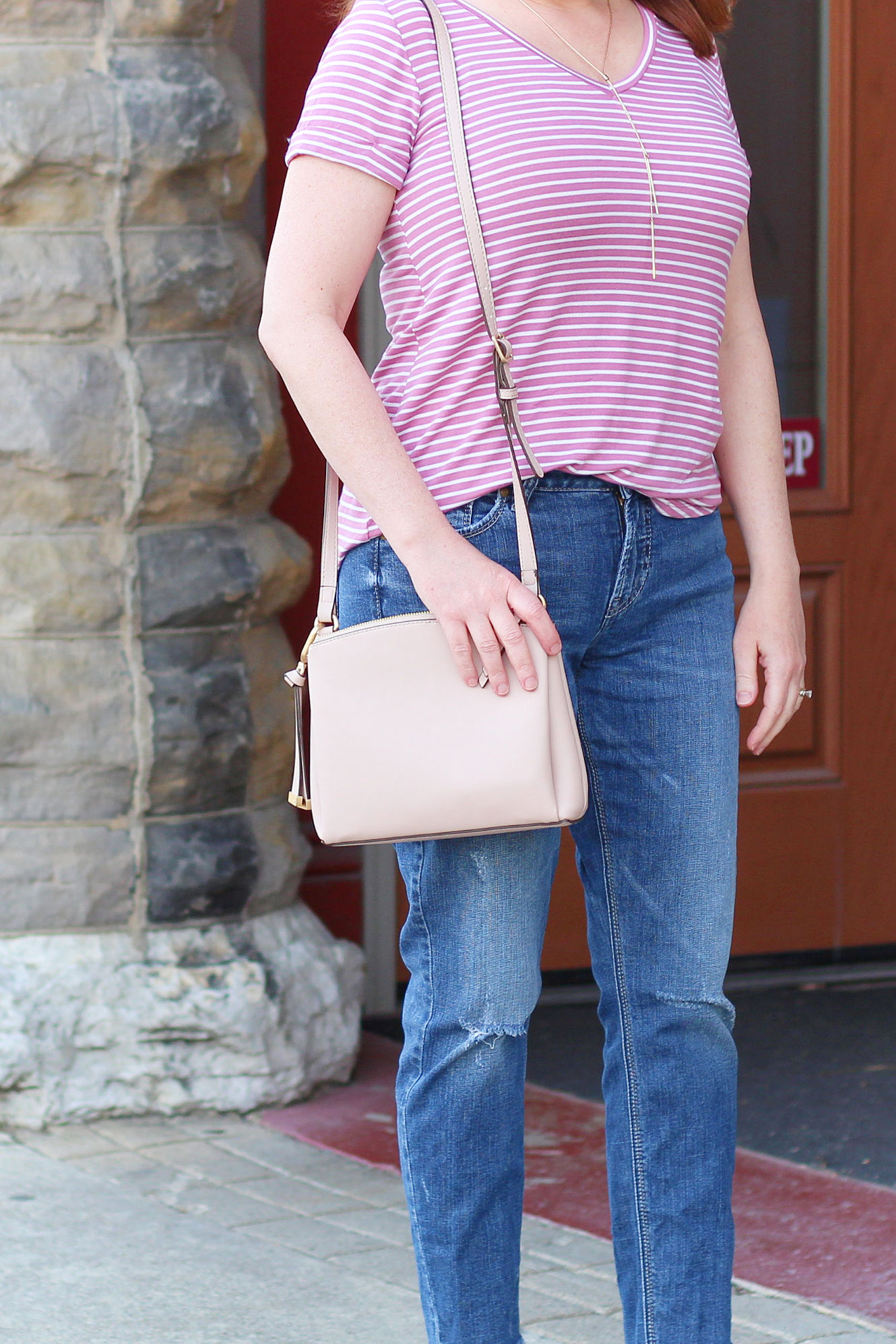 Pink Tee Outfit #casualoutfits #springoutfits #pinkhandbag