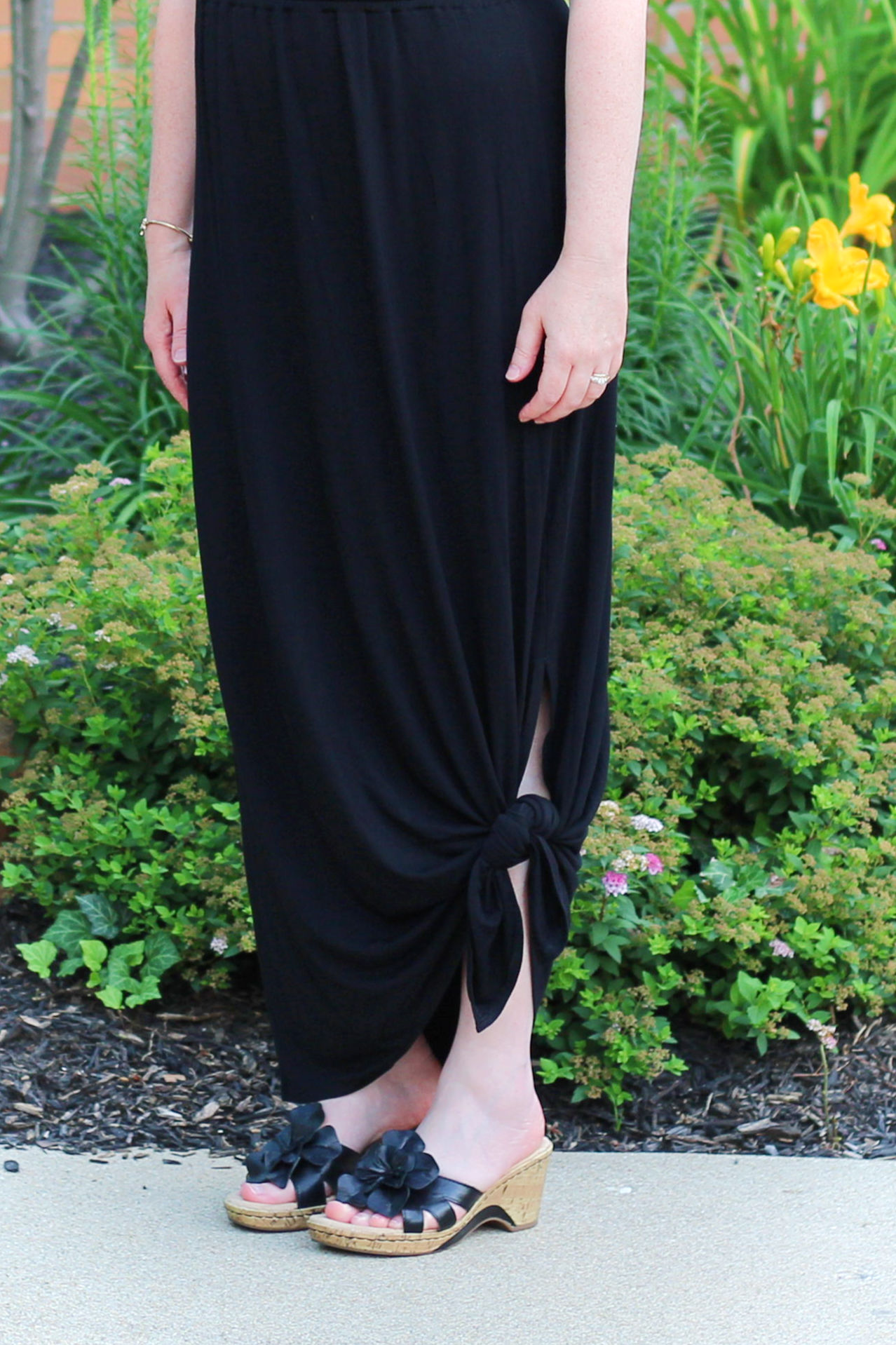 Black Knotted Maxi Dress #fashionover40 #summeroutfits