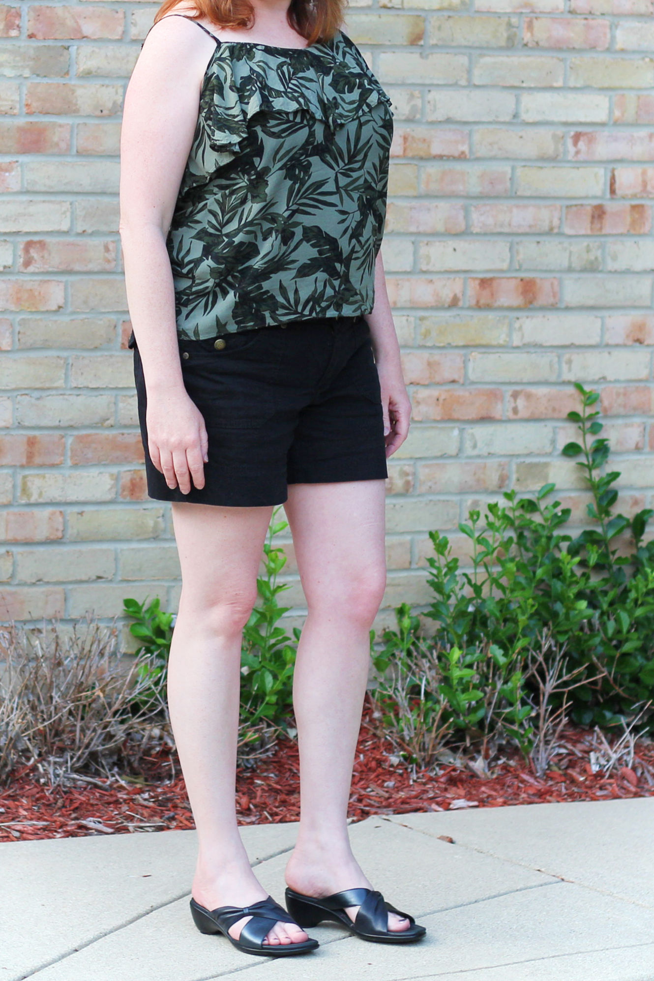 Olive Green Palm Top #over40fashion #summerfashion