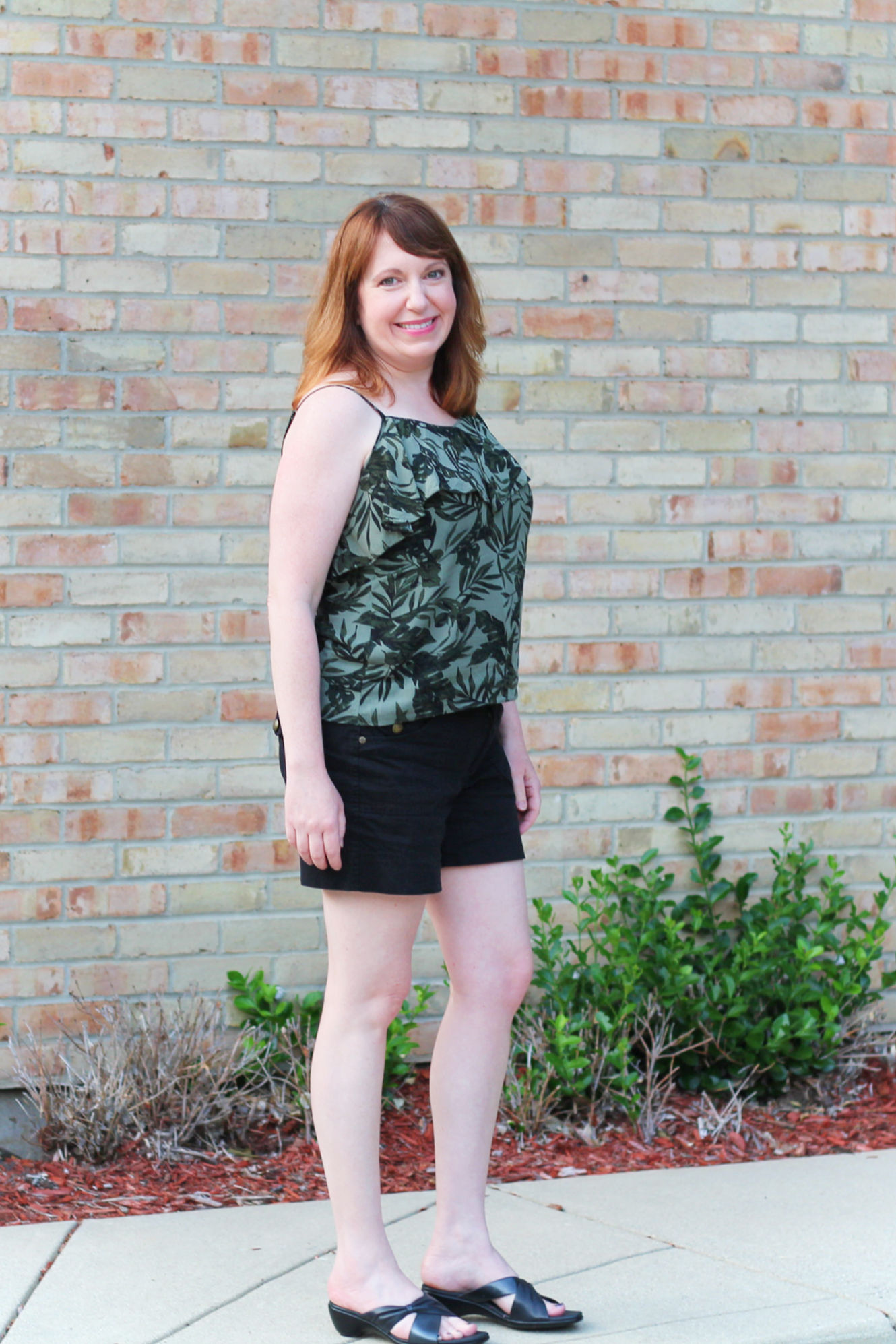 Olive Green Palm Top #over40fashion #summerfashion