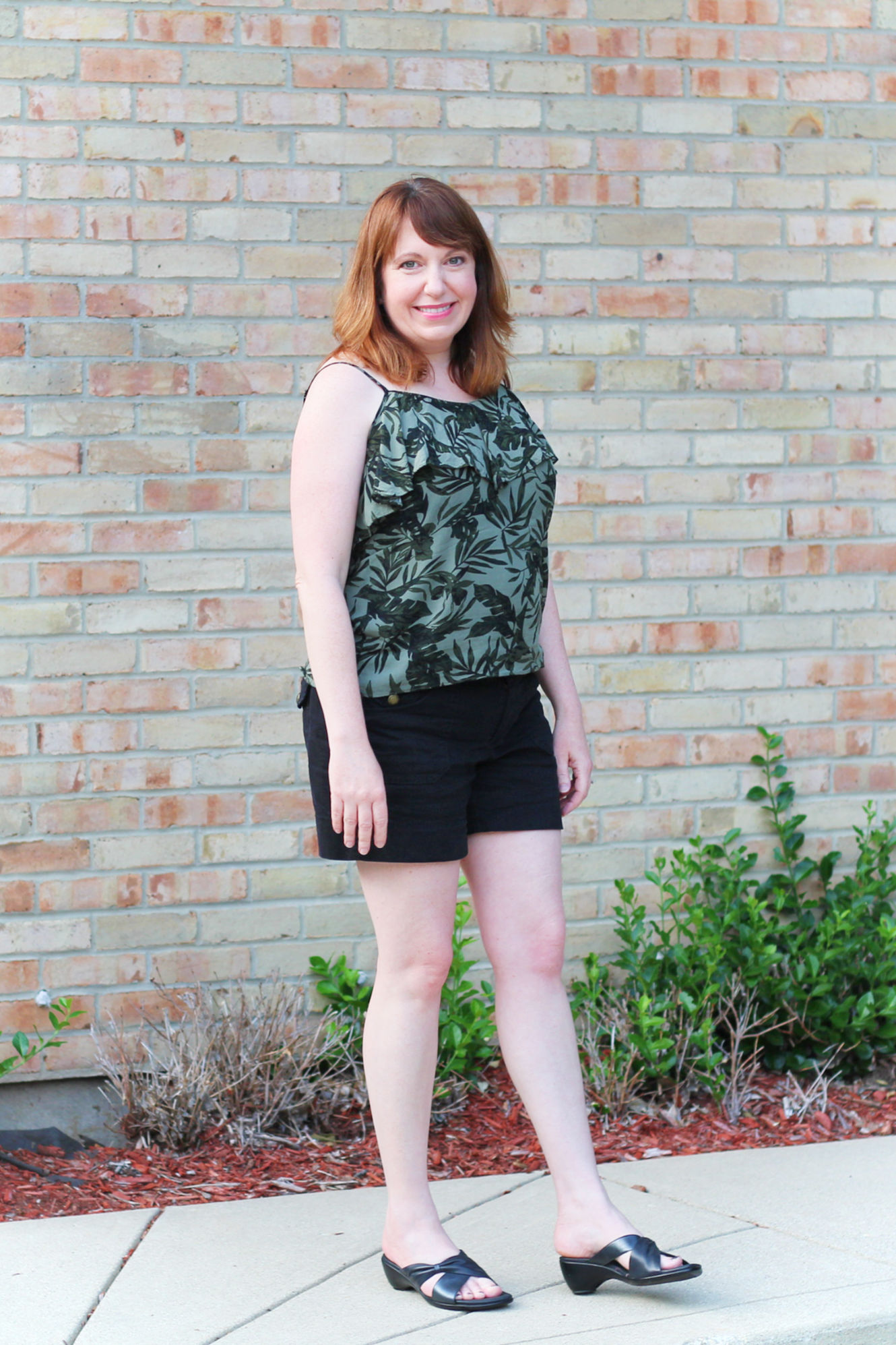 Olive Green Palm Top #over40fashion #summerfashion