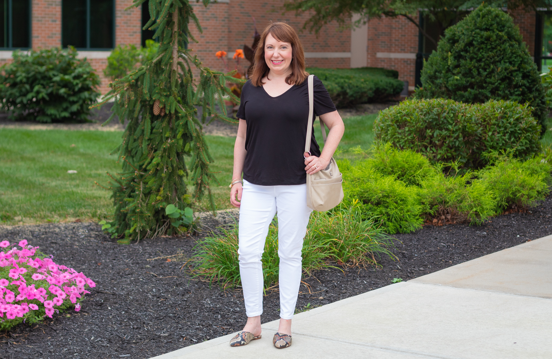 How to Wear White Jeans in the Fall